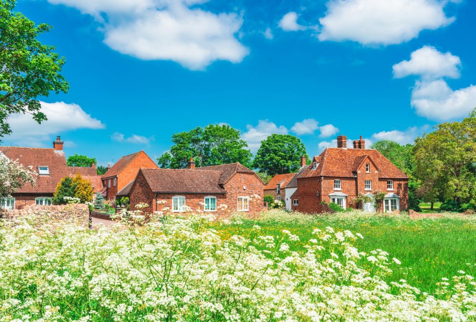 Spring Market Brings Fresh Price Record Across the UK